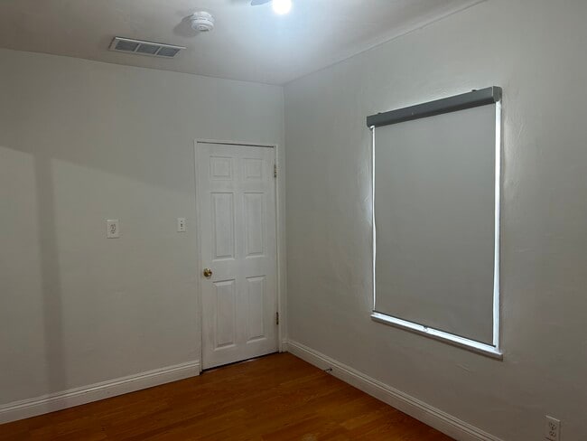 Building Photo - 243 W Elm Ave