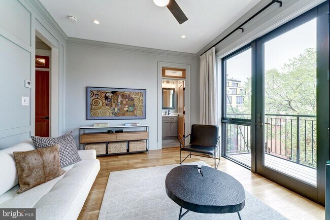 Building Photo - 1327 R St NW