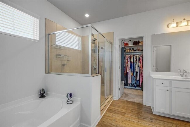Building Photo - 249 Arwen Dr