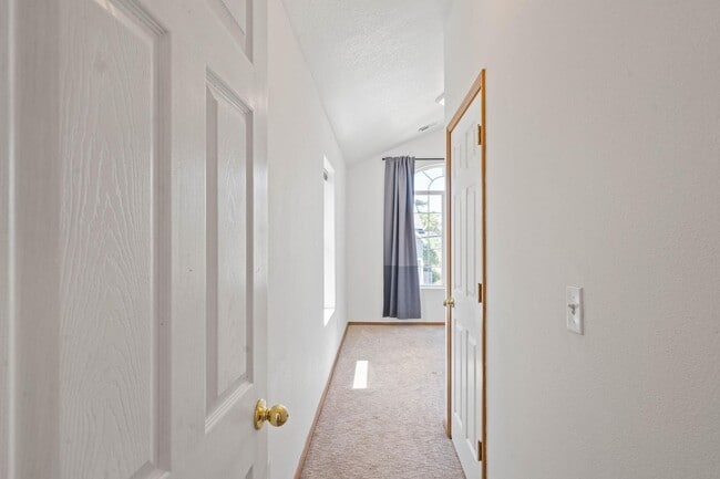 Building Photo - Charming 3-bdrm/2-bath Slender Home in Roseway. Fenced backyard, 1-car garage