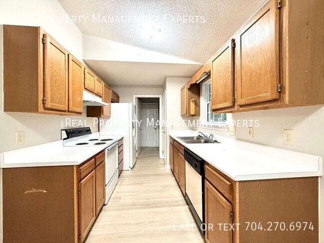Building Photo - 174 Overcreek Rd