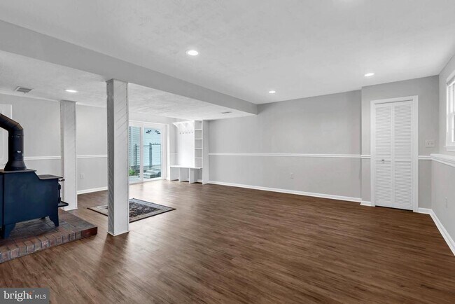 Building Photo - 644 Jasontown Rd