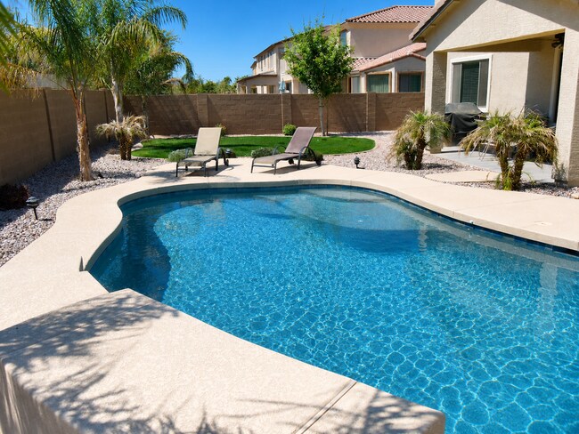 Building Photo - Spacious 5-Bedroom Gilbert Home with a Sparkling Pool!