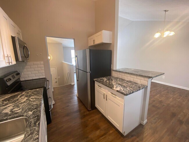 Building Photo - 5970 Almina Dr