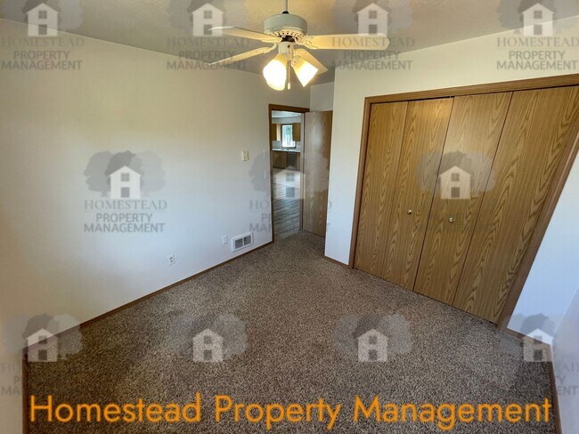 Building Photo - 545