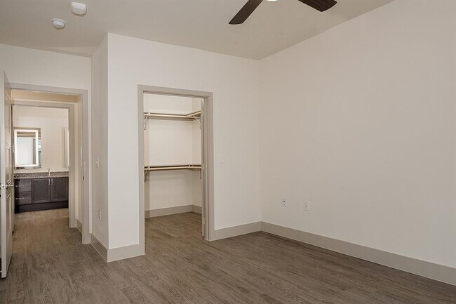 Building Photo - 8900 Six Pines Dr