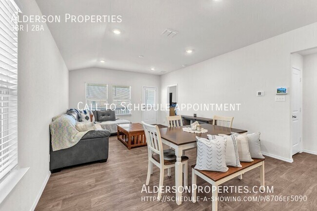 Building Photo - 4410 Lake Ritter St