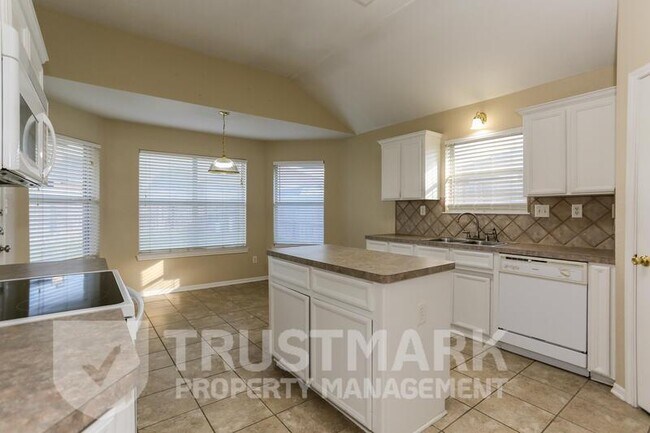 Building Photo - 4300 Capri Dr