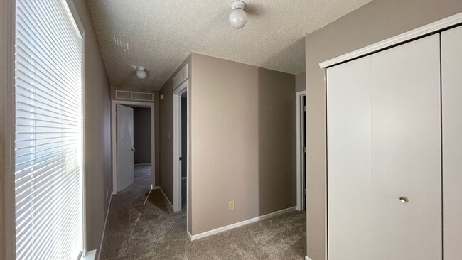 Building Photo - 3 Bedroom, 2.5 Bath Home Located in South Lafayette