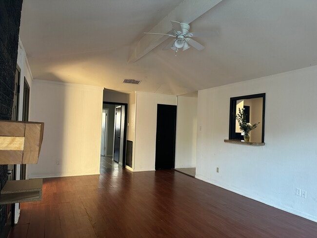 Building Photo - 926 Summers Dr