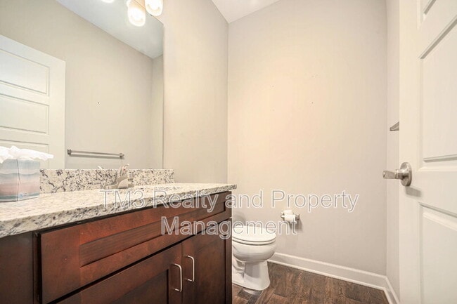 Building Photo - 15872 Valley View Dr