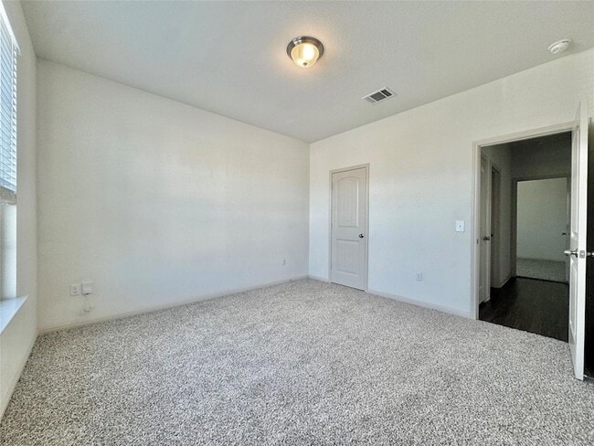 Building Photo - 16829 Aventura Ave