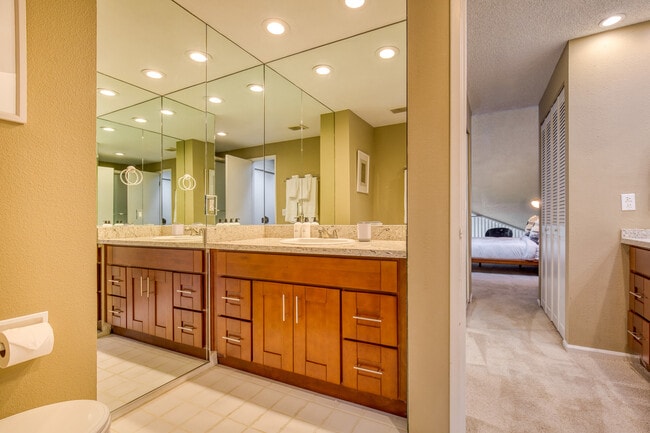 Building Photo - 13954 NE 60th Way