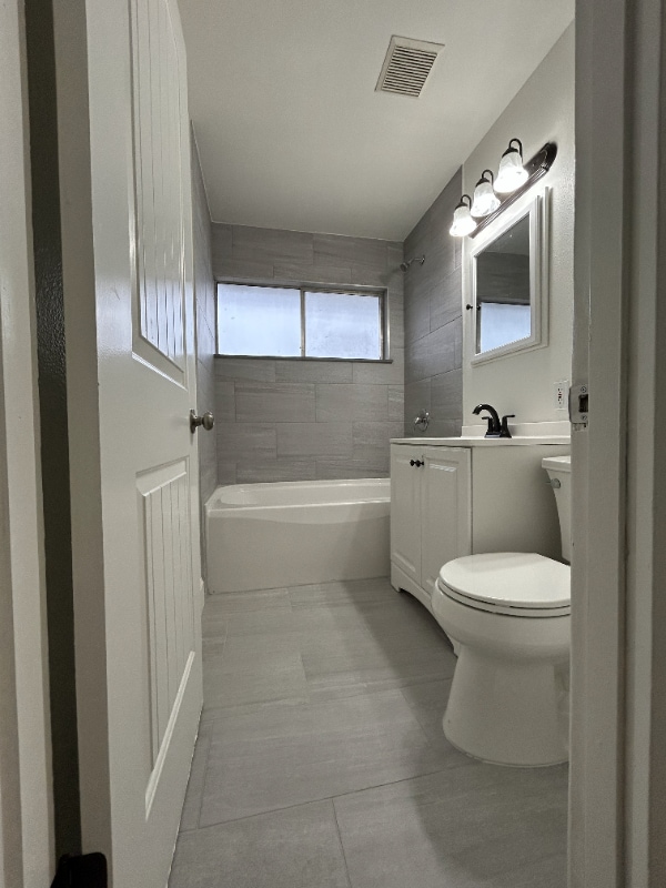 Building Photo - 2407 Duportail St