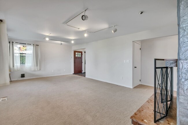 Building Photo - Stunning Sound & Olympic Mountain View Home in North Admiral