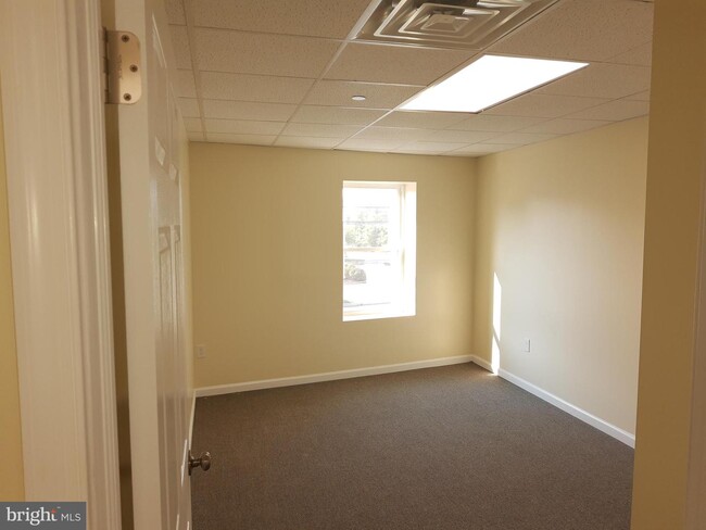 Building Photo - 1548 Bristol Pike