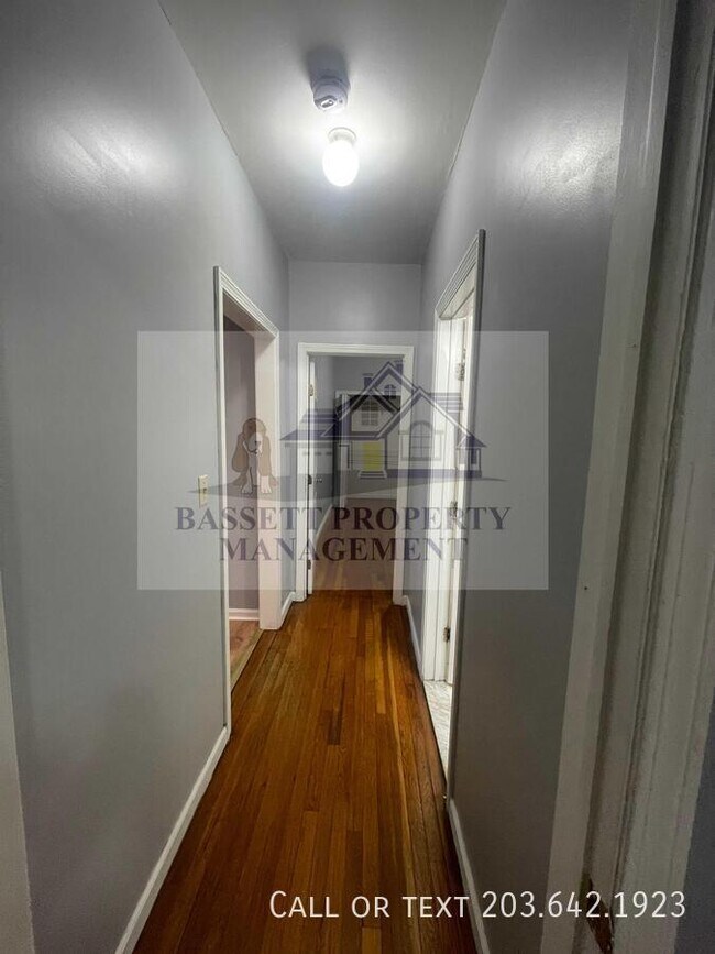 Building Photo - 25 Cumley St