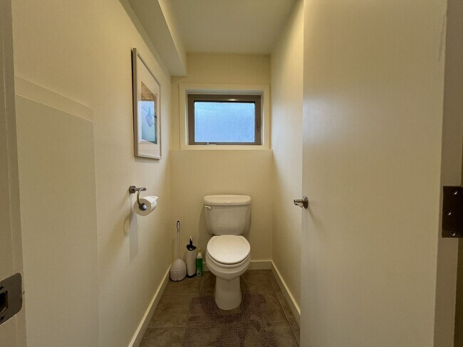Building Photo - Spacious 1 Bedroom ADU Steps to OHSU with Soaking Tub, Rain Shower, and Treeline Views