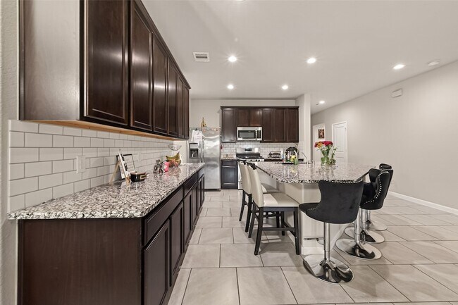 Building Photo - 18306 Pelham Holw Trl