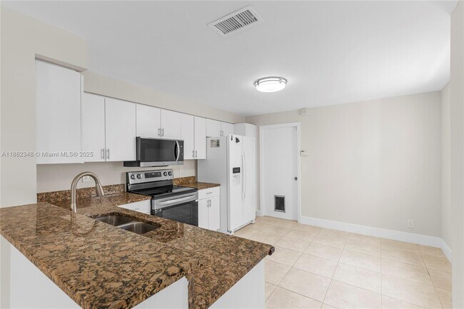 Building Photo - 1081 Sorrento Dr