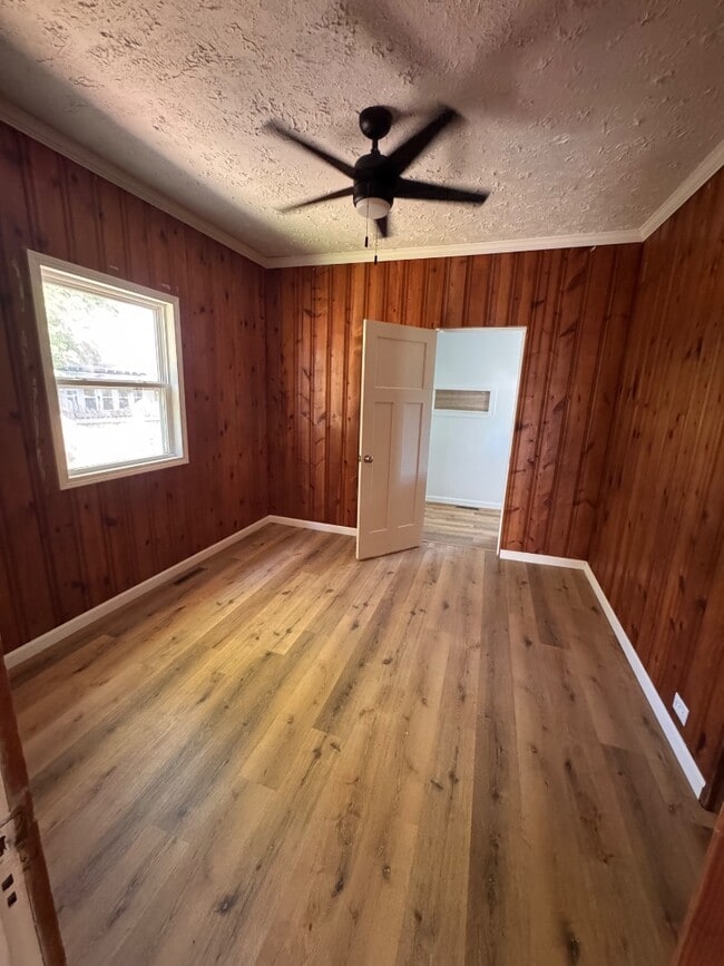 Building Photo - 807 N Logan St