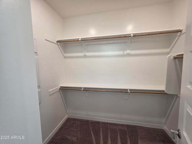 Building Photo - 319 Pinnacle Ridge Dr