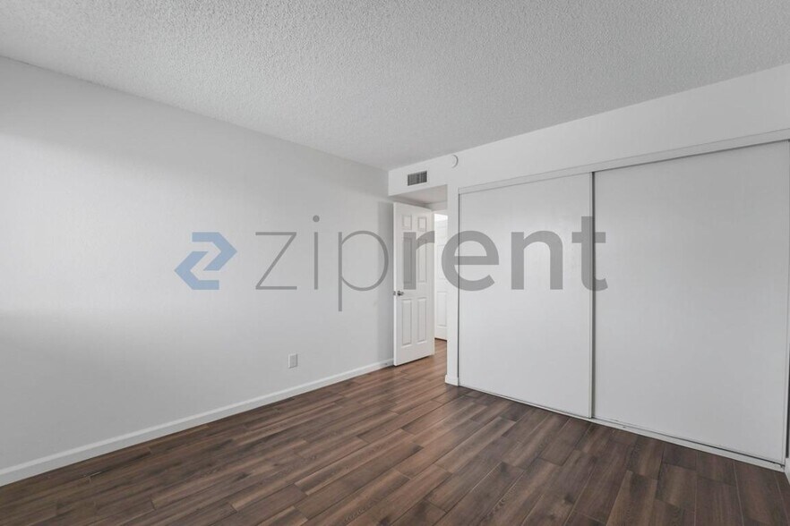 Building Photo - Unit 514