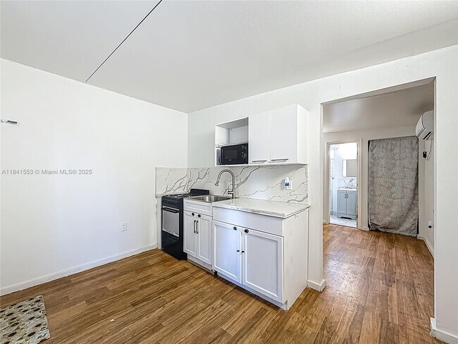 Building Photo - 1110 N 58th Ave
