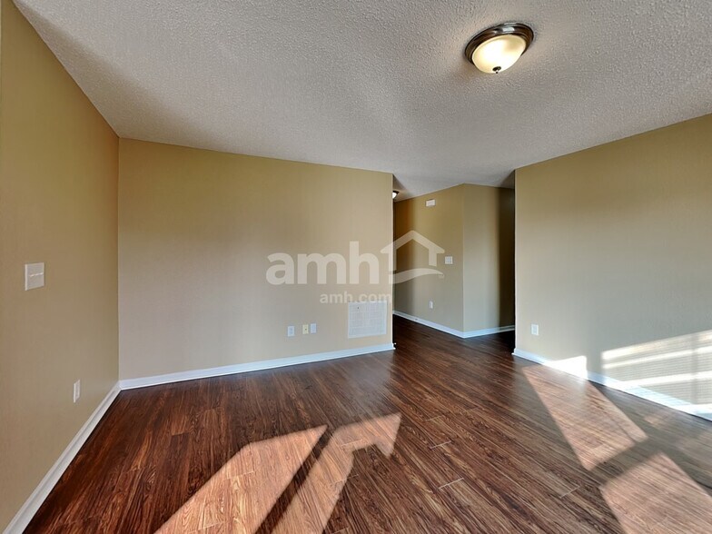 Building Photo - 5719 Wood Hollow Dr