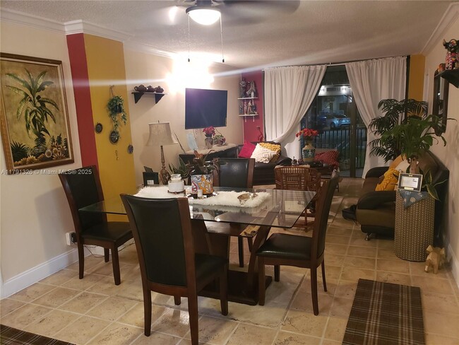 Primary Photo - 3101 N Country Club Dr