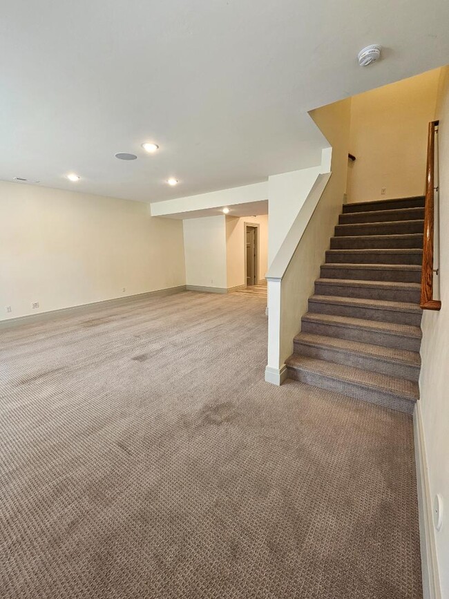 Building Photo - 876 S Lincoln Ave