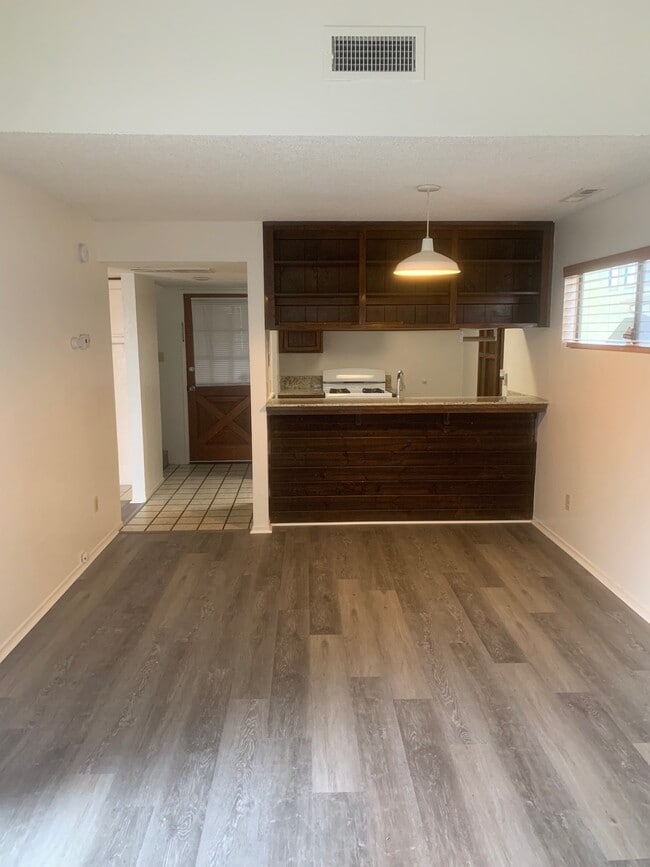 Building Photo - 1127 Bel Aire Cir