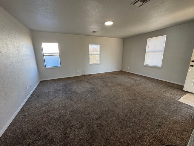 Building Photo - Cozy Three Bedroom House for Rent!