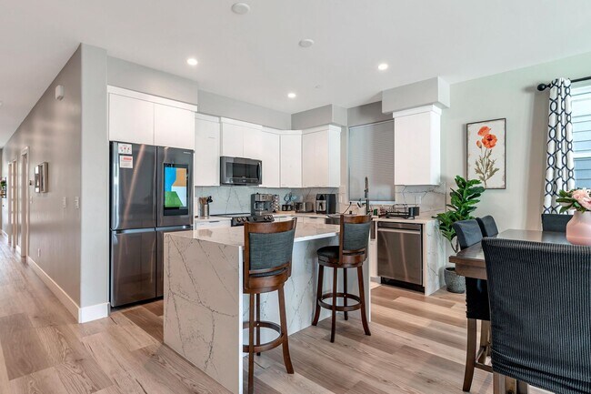 Building Photo - Fully Furnished 3BD/2BA Home with Solar – ...