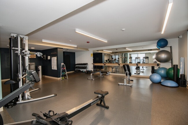 Building Photo - 6007 N Sheridan Rd