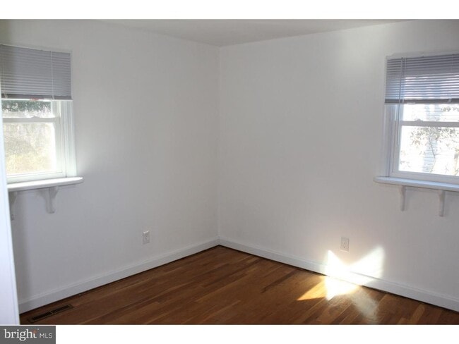 Building Photo - 113 W Rutherford Dr