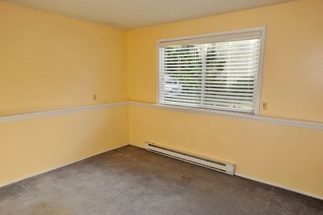 Building Photo - Downstairs unit 2 bed 1 bath