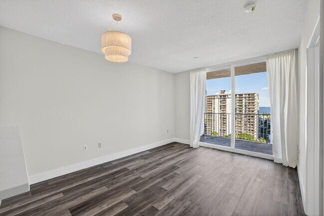 Building Photo - 3020 NE 32nd Ave