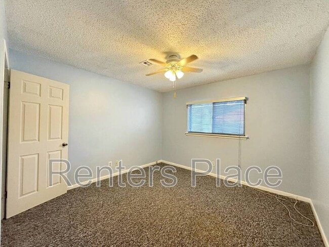 Building Photo - 2407 S Olympia Ave