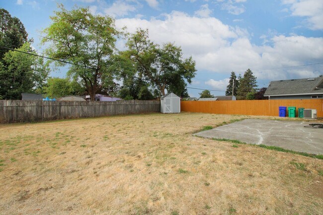 Building Photo - 15540 SE Harrison St