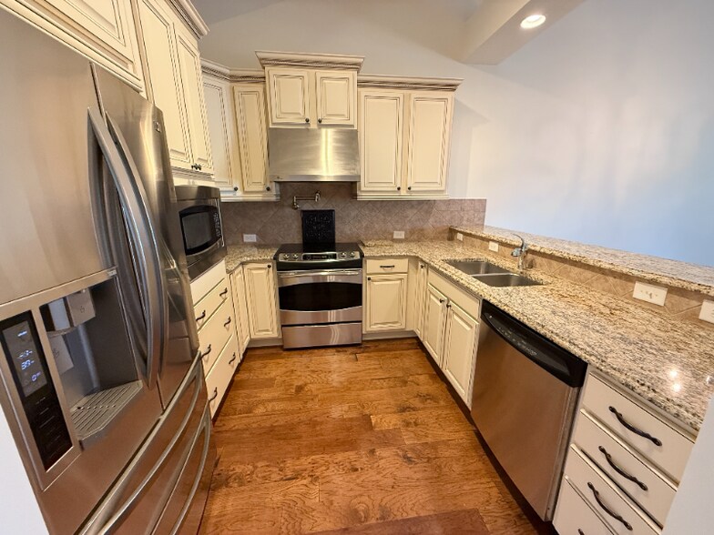 Building Photo - 1102 Kinloch Dr