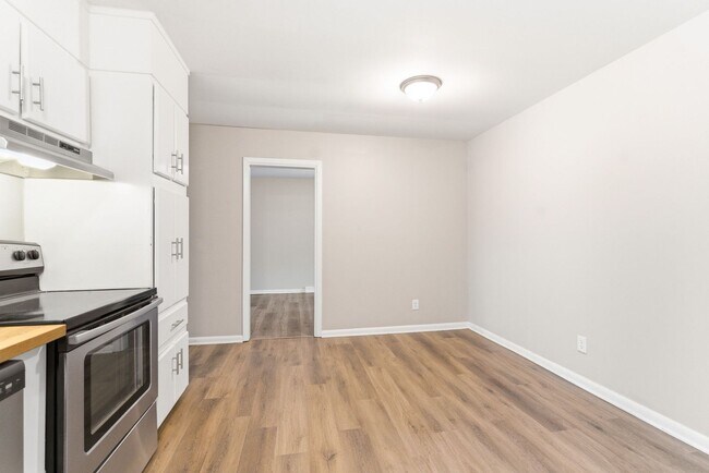 Building Photo - Beautiful, updated 3-bedroom, 2-bathroom brick ranch home in High Point with Fenced in yard