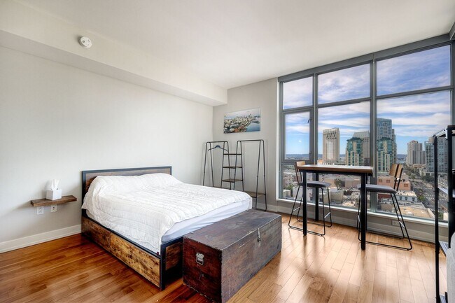 Building Photo - San Diego VIEW UNIT! Downtown  Gaslamp Quarter Three Weeks FREE Furnished  Studio -Available NOW!