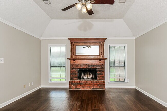 Building Photo - 5599 Annandale Dr