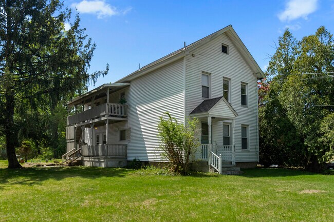 Building Photo - 671 Cornwall Ave