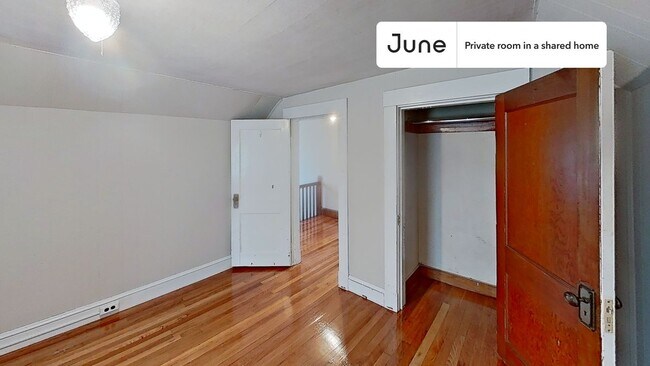 Building Photo - Private bedroom in 4 bed/1 bath Home