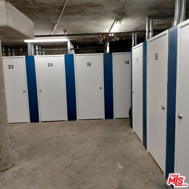 Building Photo - 12375 Osborne Pl