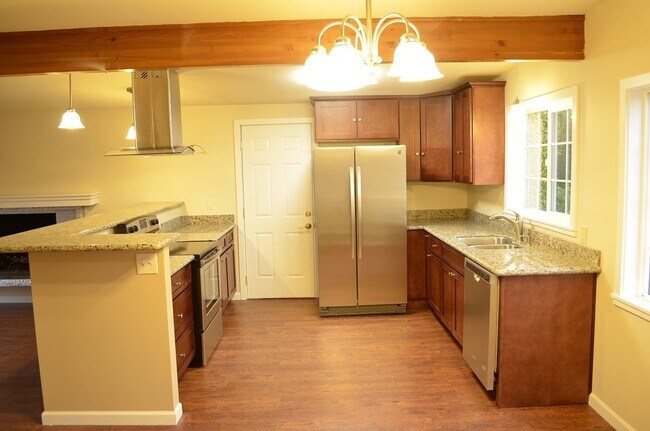 Building Photo - Updated 2-Story home with Day light basement. Big lot w/ RV & Boat parking