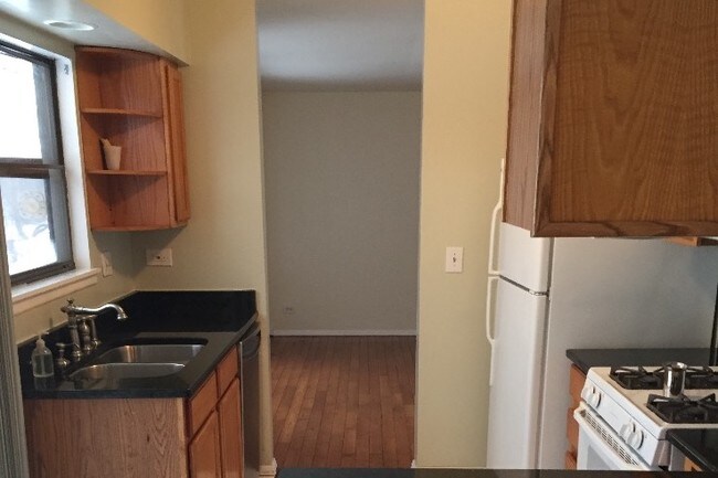 Building Photo - 1964 Crescent Ln