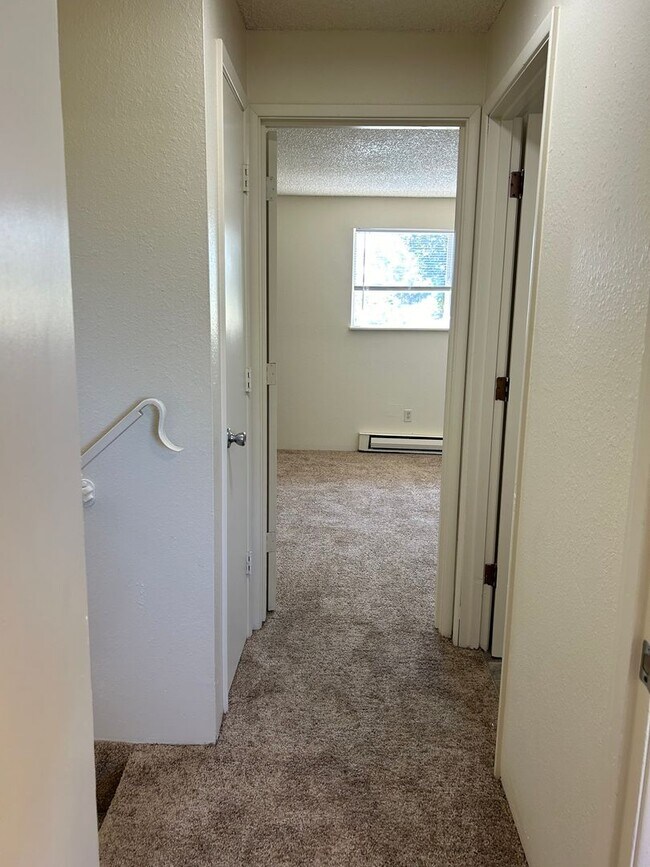 Building Photo - (749) Jackson Square - 2 Bedroom / 1.5 Bat...